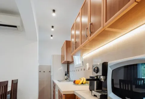 Rent, two bedroom apartment, 55m², Tivat, Crna Gora - image 9