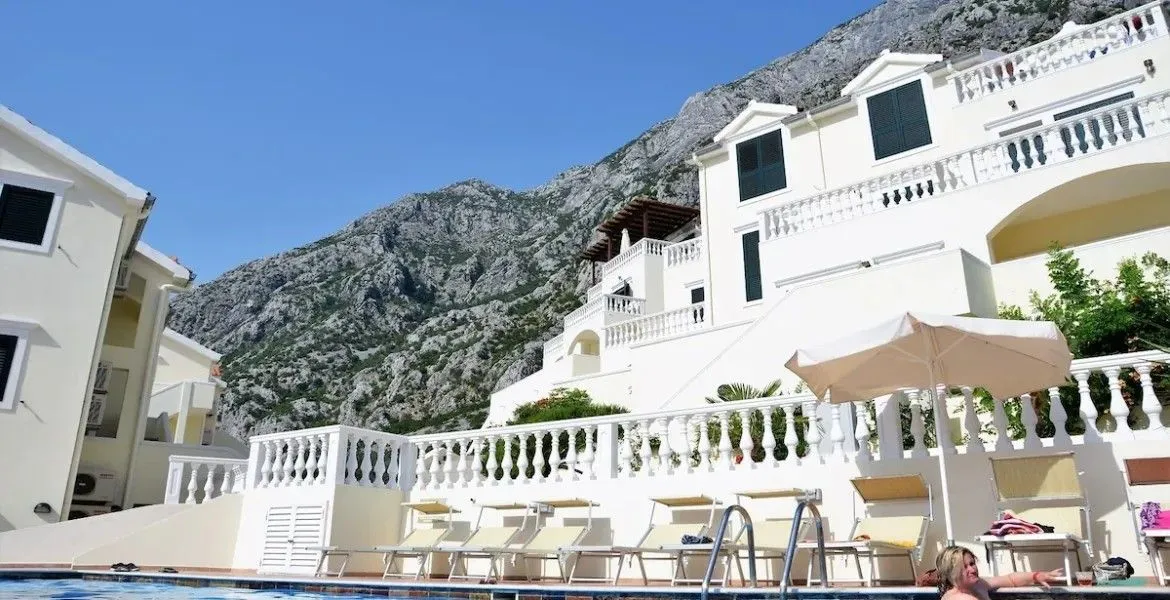 Sale, two bedroom apartment, 80m², Dobrota, Kotor