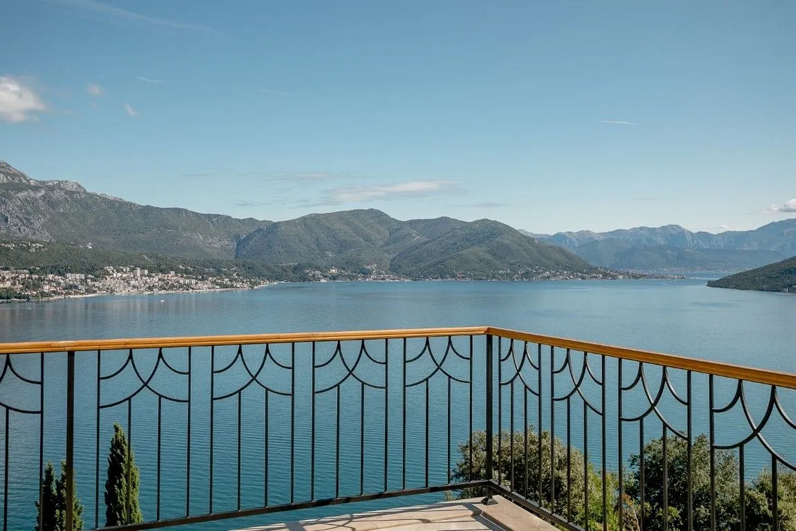Prodaja, kuća, 236m², Njivice, Herceg Novi