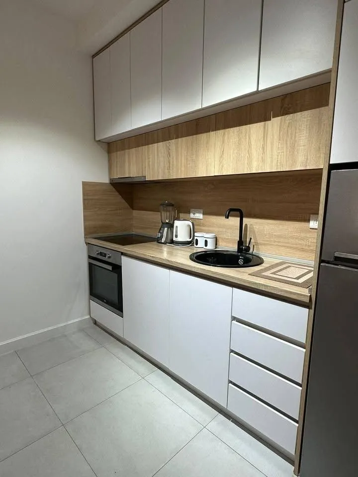 Izdavanje, jednosoban stan, 65m², Soho City, Bar