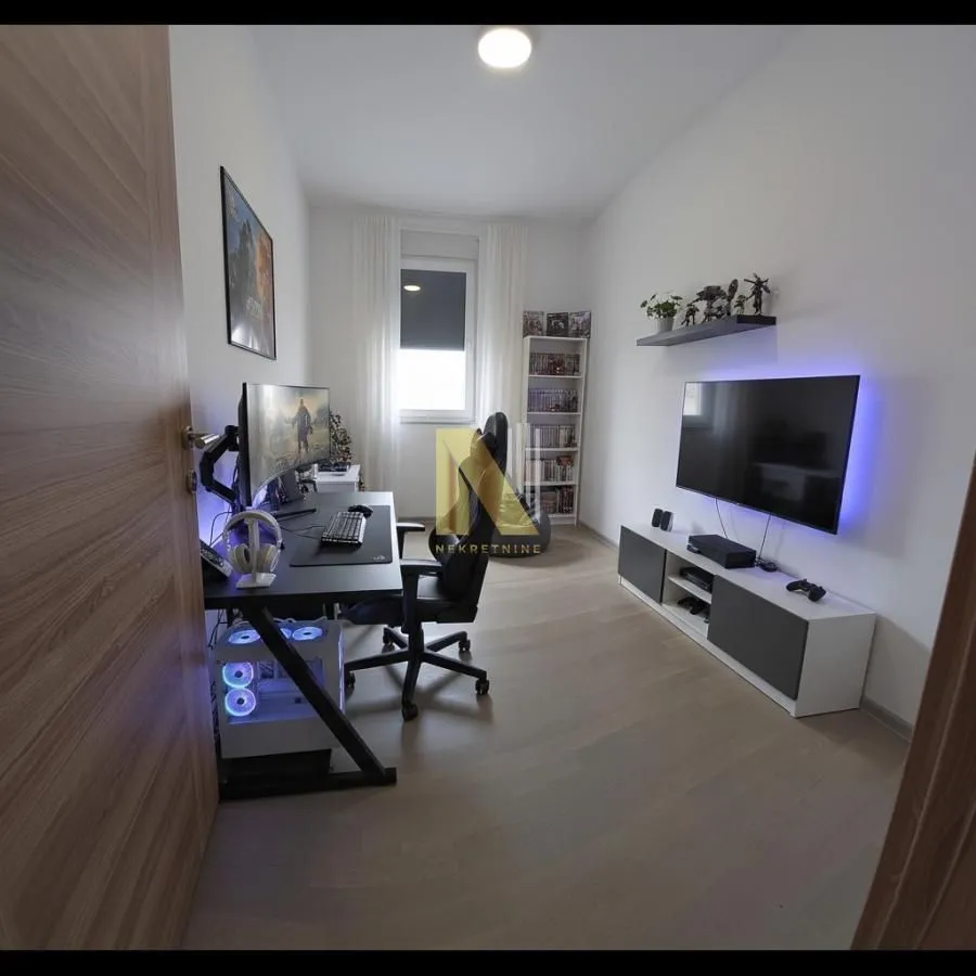 Prodaja, trosoban stan, 78m², Petrovaradin, Novi Sad