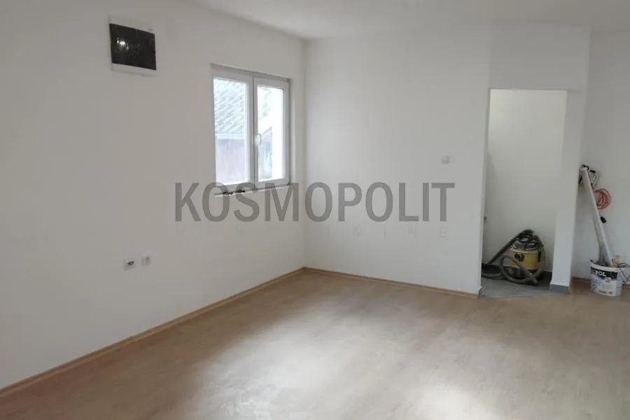 Prodaja, trosoban stan, 57m², Zemun Sve Podlokacije, Beograd