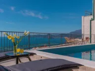 Izdavanje, četvorosoban stan, 310m², Budva, Crna Gora - image 1