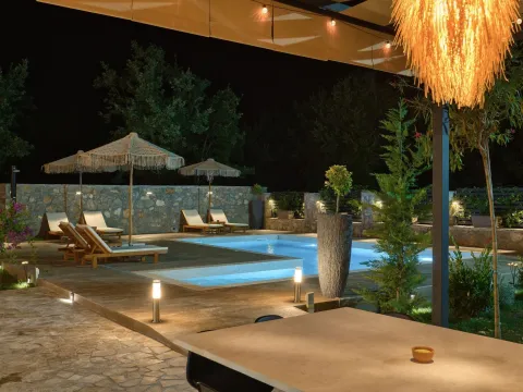 Izdavanje, kuća, 250m², Zagora, Kotor - image 16