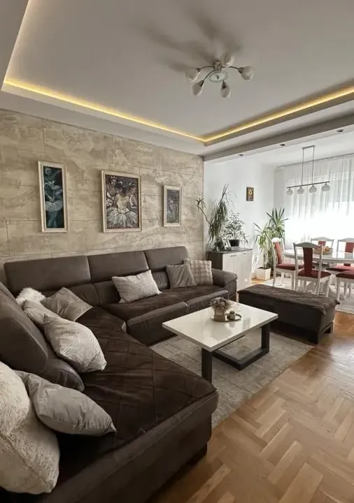 Prodaja, četvorosoban stan, 84m², Novo naselje, Novi Sad