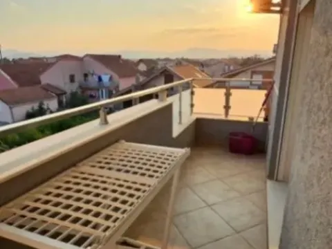 Izdavanje, dvosoban stan, 64m², Stari Aerodrom, Podgorica - image 2