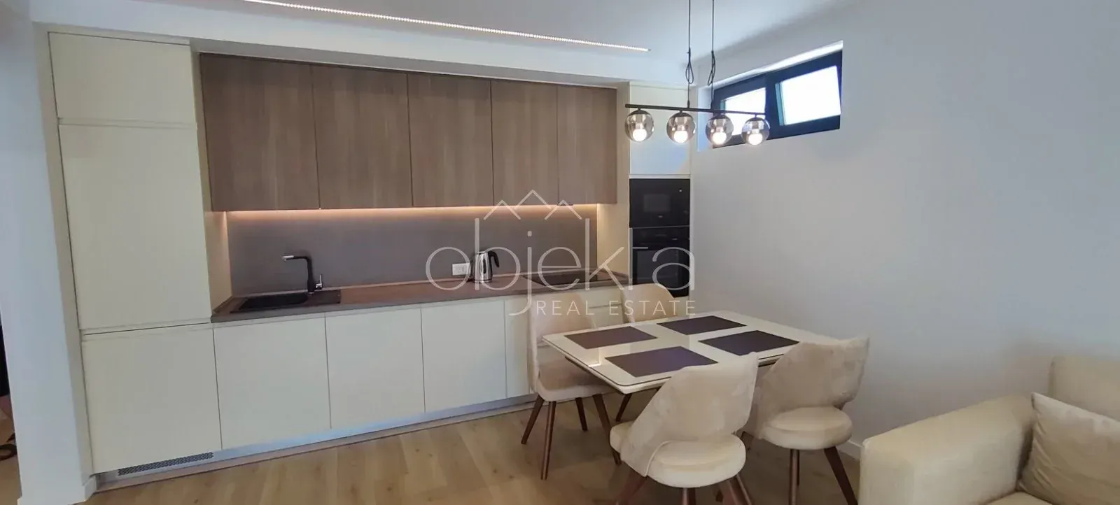 Izdavanje, stan, 83m², Tivat, Crna Gora