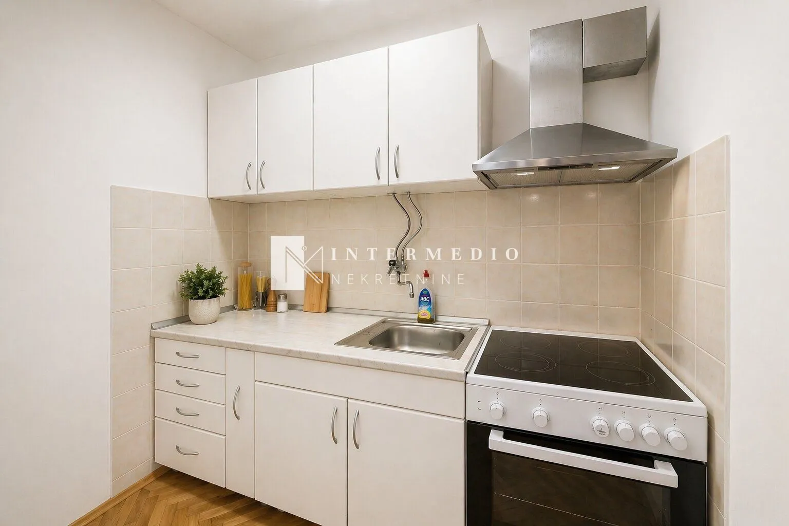 Prodaja, dvosoban stan, 60m², Baošići, Herceg Novi