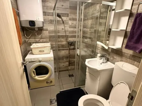 Izdavanje, dvosoban stan, 67m², Centar, Bar - image 14