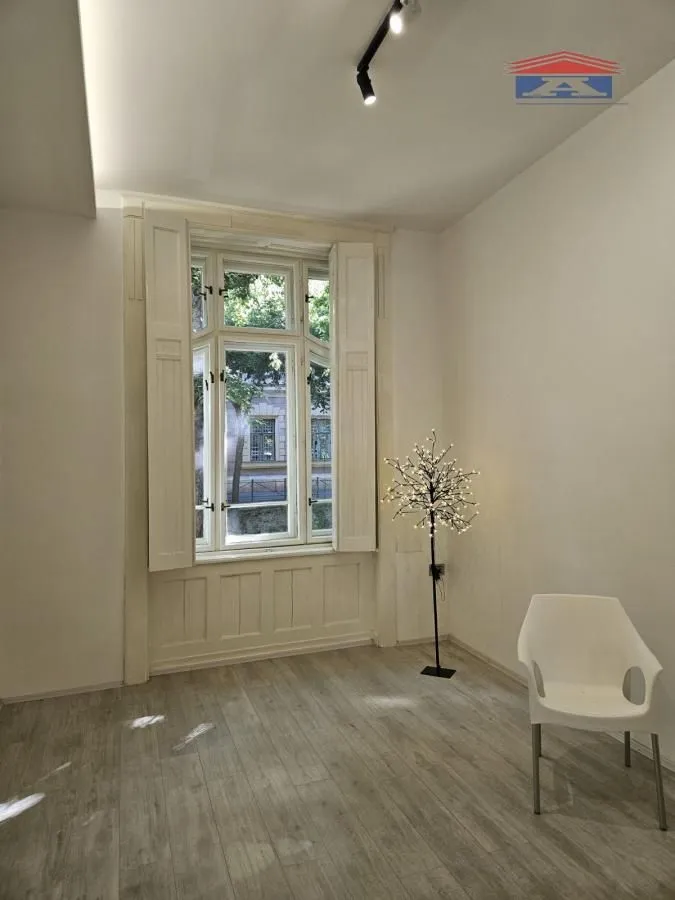 Prodaja, kuća, 49m², Centar, Sombor