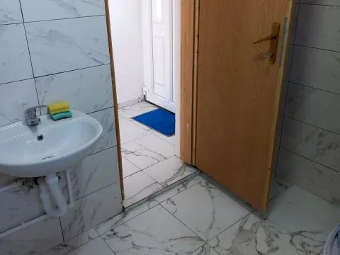 Izdavanje, kuća, 60m², Kakaricka Gora, Podgorica - image 5
