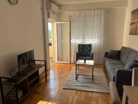 Izdavanje, jednosoban stan, 44m², City Kvart, Podgorica