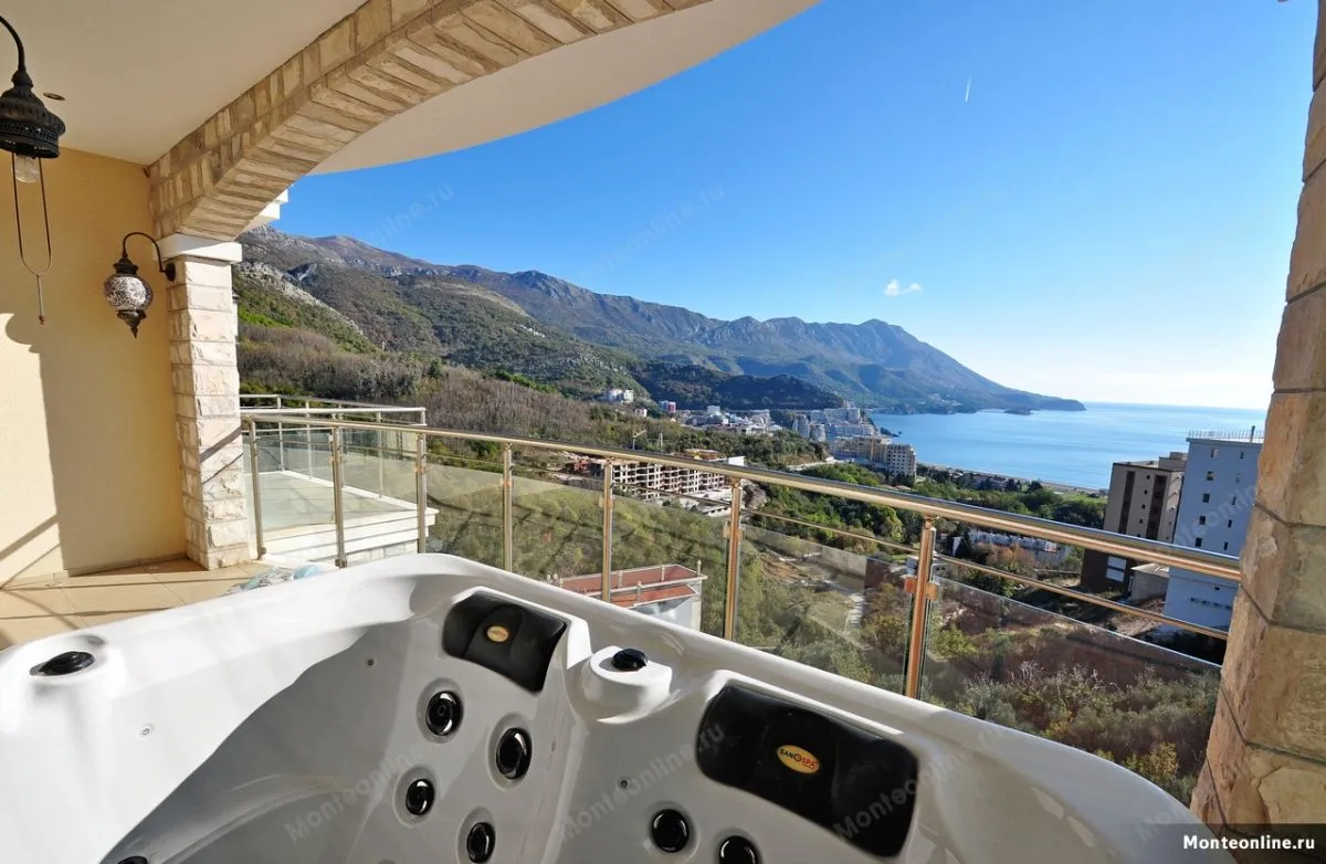 Sale, two bedroom apartment, 131m², Bečići, Budva