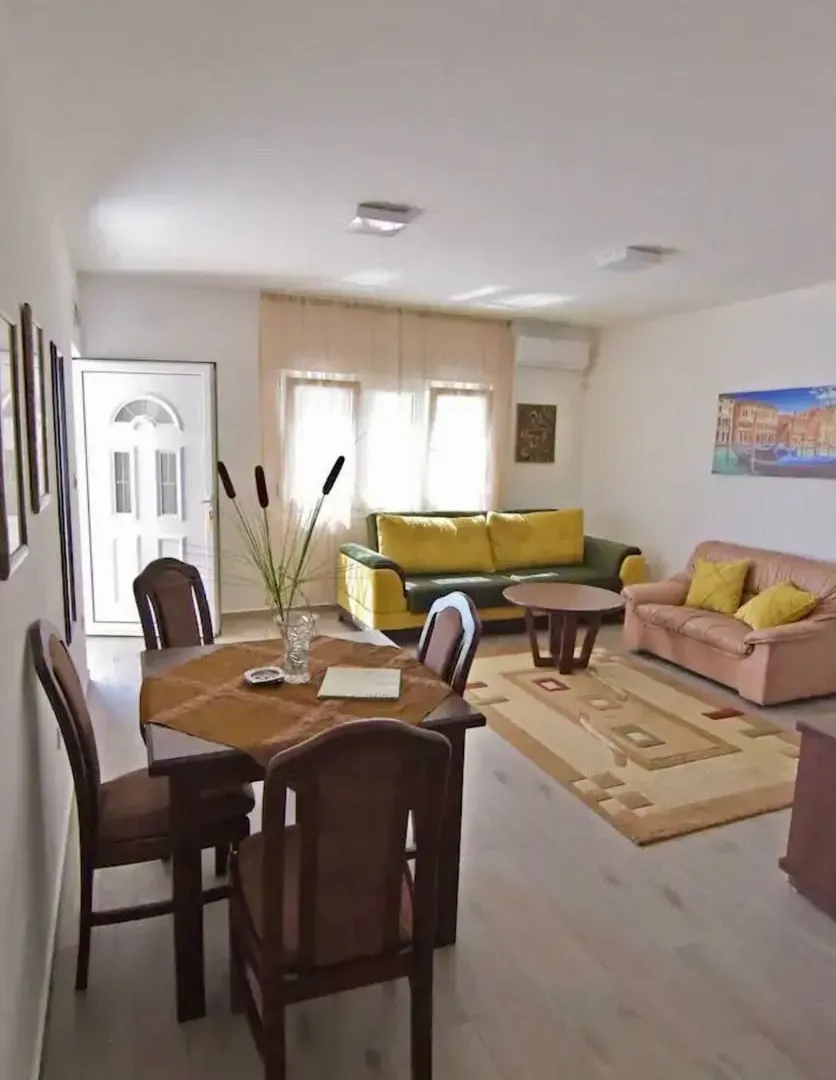 Izdavanje, jednosoban stan, 50m², Centar, Budva