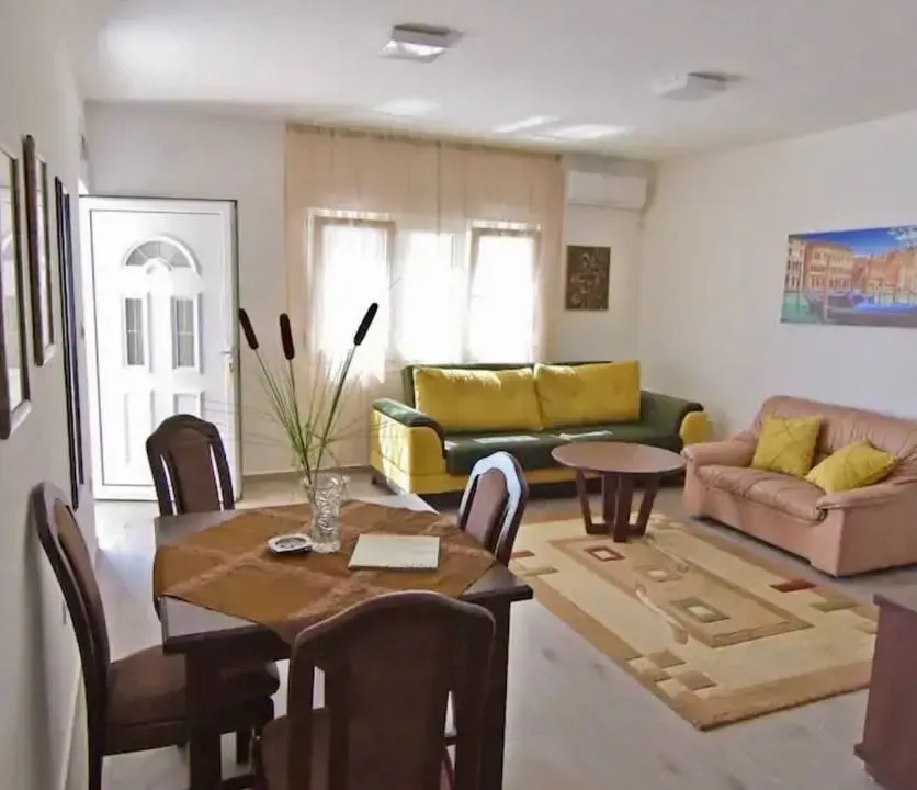 Rent, one bedroom apartment, 50m², Centar, Budva