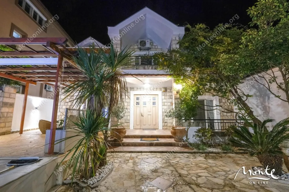 Prodaja, kuća, 198m², Tivat, Crna Gora