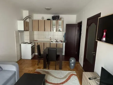 Izdavanje, jednosoban stan, 40m², City Kvart, Podgorica - image 2