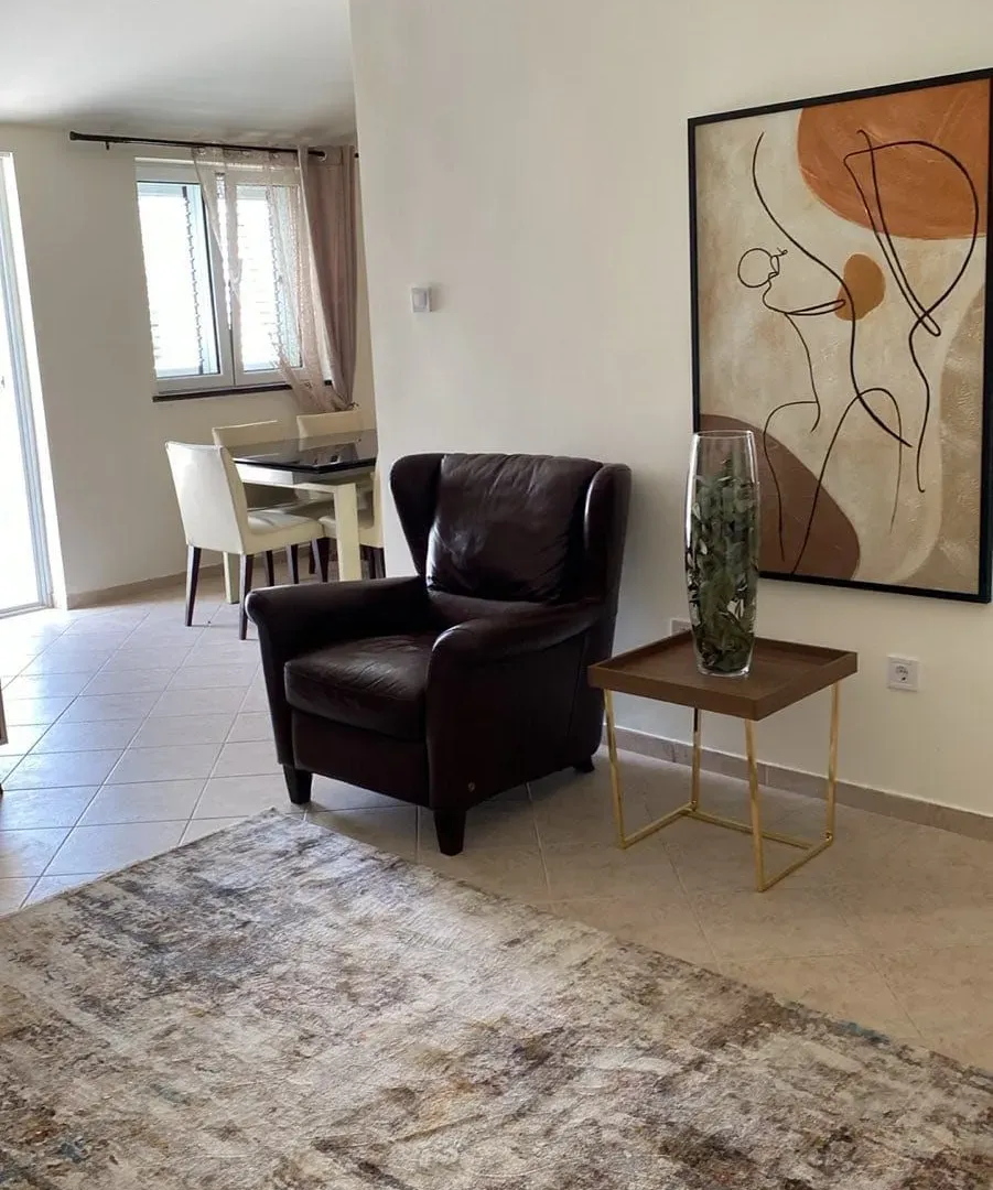 Izdavanje, trosoban stan, 114m², Masline, Podgorica