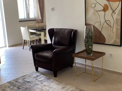 Izdavanje, trosoban stan, 114m², Masline, Podgorica - image 2