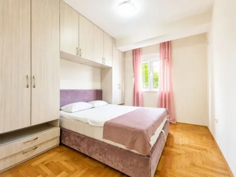Furnished bedroom with a double bed and built-in wardrobes. - image 3