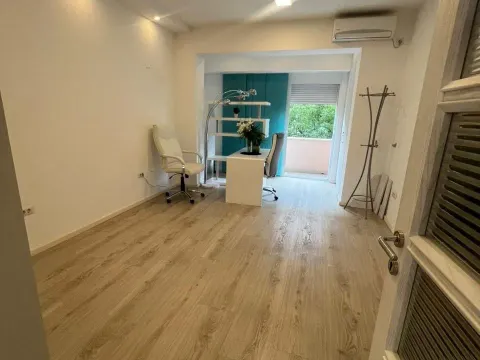 Rent, office space, 75m², Centar, Podgorica - image 14