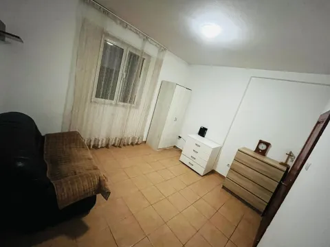Izdavanje, kuća, 80m², Zagorič, Podgorica - image 2