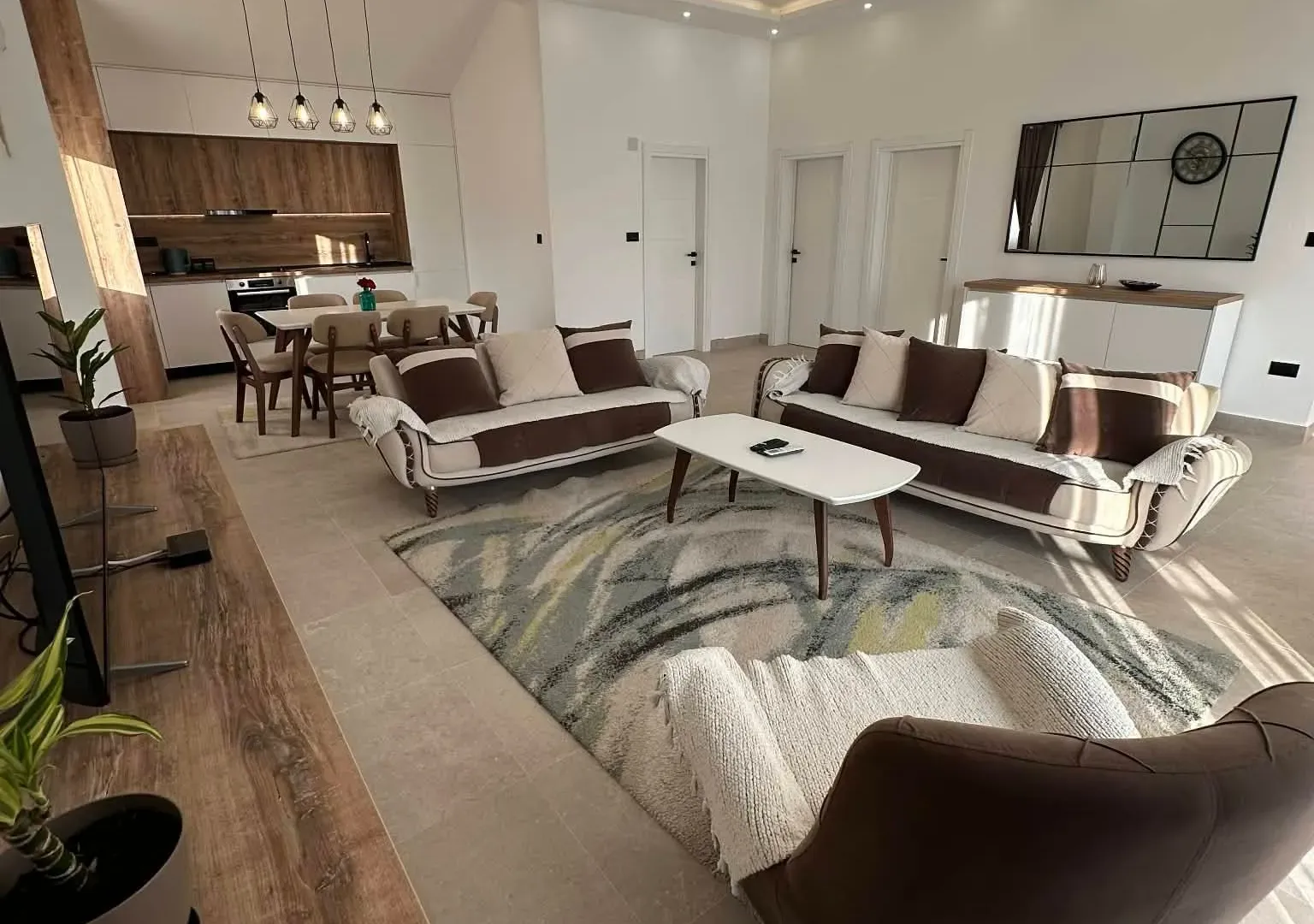 Izdavanje, dvosoban stan, 90m², Seljanovo, Tivat