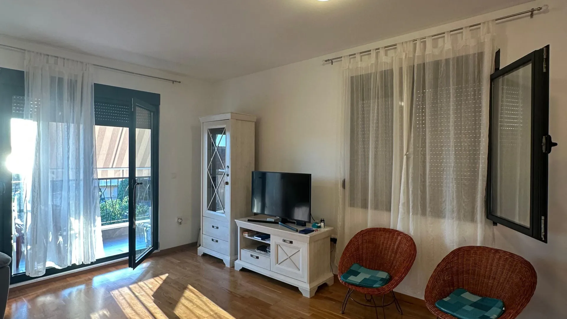 Prodaja, dvosoban stan, 70m², Centar, Tivat