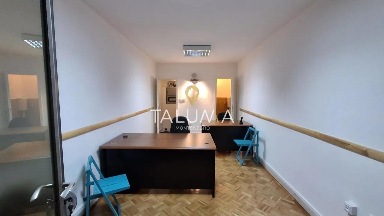 Izdavanje, poslovni prostor, 20m², Blok 5, Podgorica