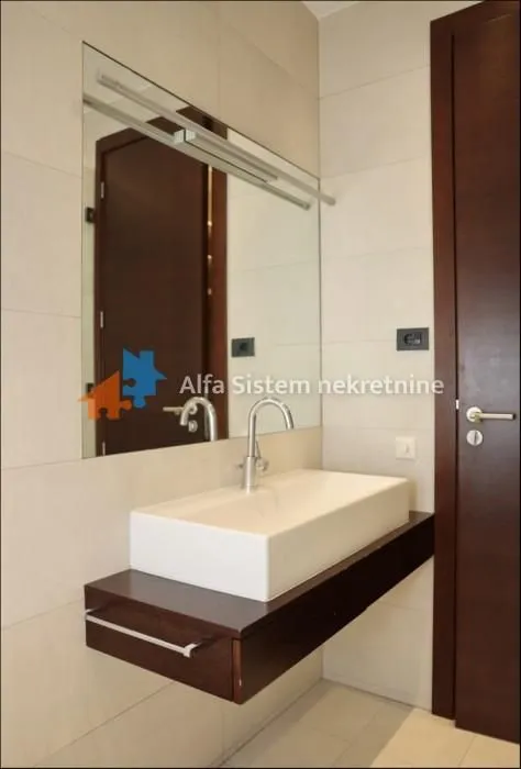 Izdavanje, stan, 176m², Kalenić Pijaca, Vračar Sve Podlokacije