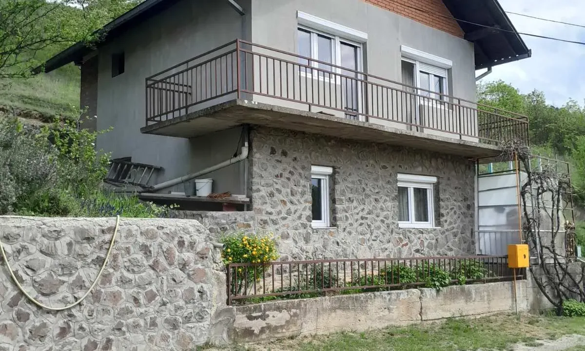Prodaja, kuća, 120m², Rakovac, Novi Sad Sve Podlokacije