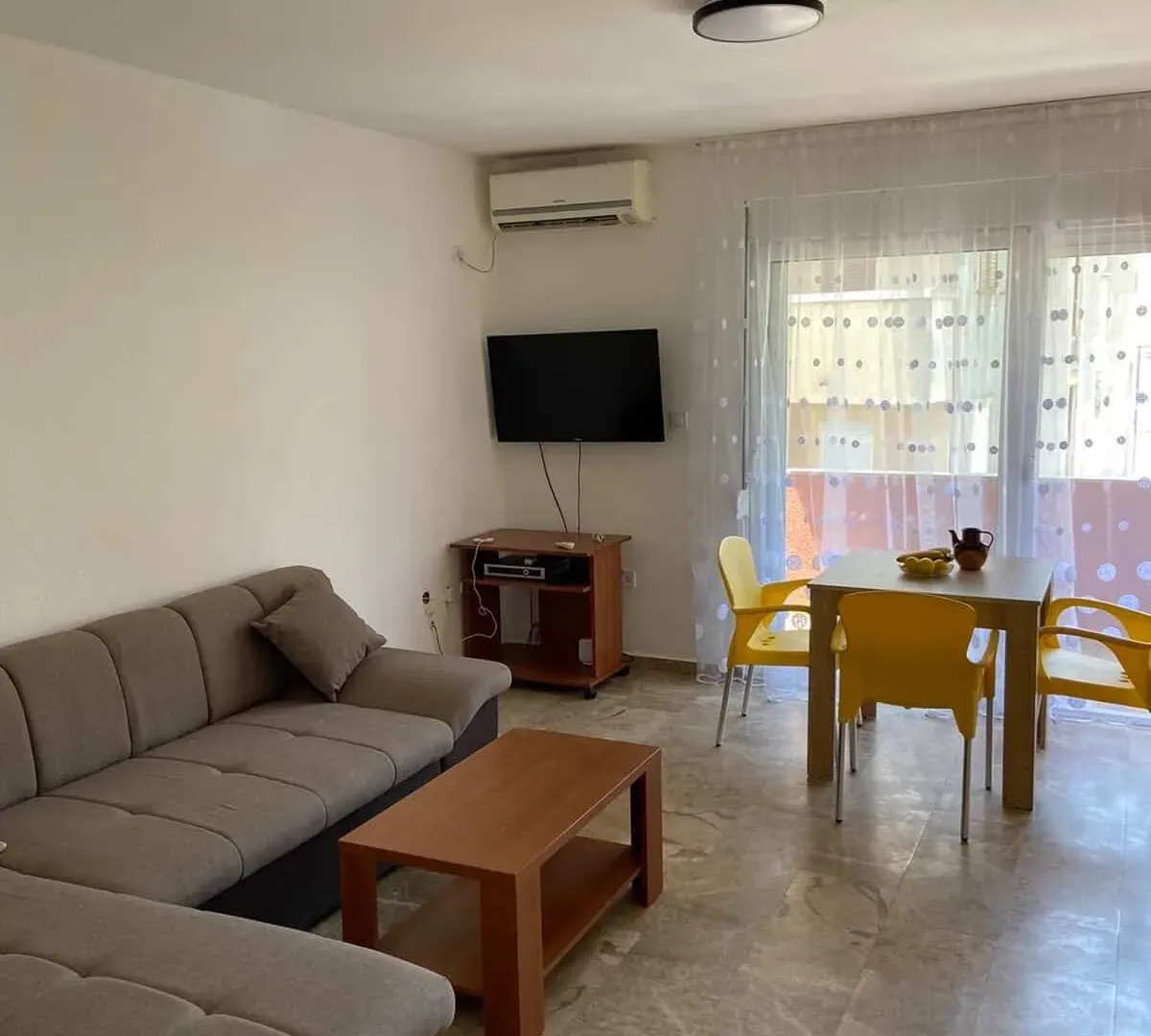Izdavanje, jednosoban stan, 42m², Velji Vinogradi, Budva