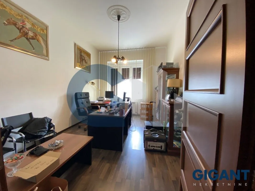 Izdavanje, trosoban stan, 90m², Kalenić Pijaca, Vračar Sve Podlokacije