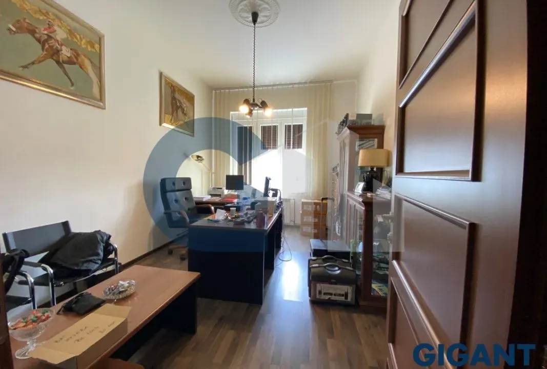 Izdavanje, trosoban stan, 90m², Kalenić Pijaca, Vračar Sve Podlokacije