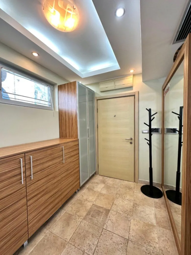 Prodaja, dvosoban stan, 102m², Dobrota, Kotor