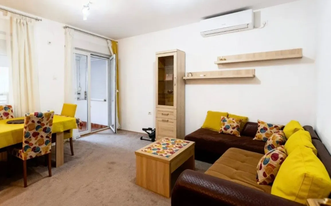 Izdavanje, dvosoban stan, 63m², Blok 9, Podgorica