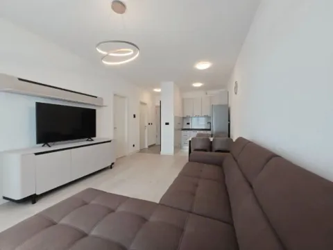 Izdavanje, jednosoban stan, 45m², Central Point, Podgorica