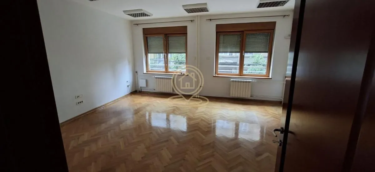 Rent, office space, 58m², Čubura, Beograd
