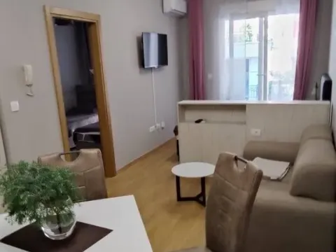 Izdavanje, jednosoban stan, 50m², Podkošljun, Budva - image 1