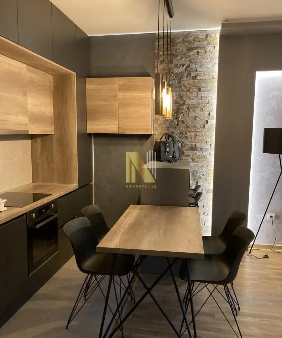 Izdavanje, trosoban stan, 57m², Kej, Novi Sad Sve Podlokacije