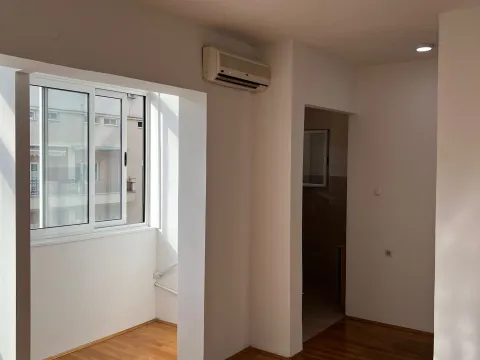 Rent, one bedroom apartment, 37m², Centar, Podgorica - image 6