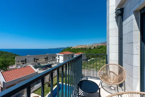 Izdavanje, kuća, 141m², Blizikuće, Budva - image 8