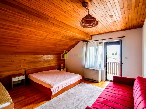 Prodaja, kuća, 370m², Tološi, Podgorica - image 28