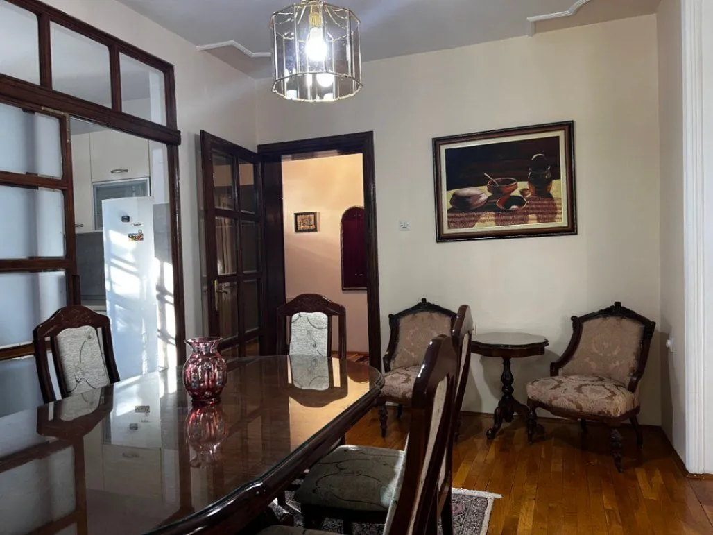 Izdavanje, kuća, 300m², Dedinje Beli Dvor, Dedinje Sve Podlokacije