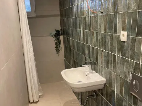 Izdavanje, dvosoban stan, 60m², Škaljari, Kotor - image 6