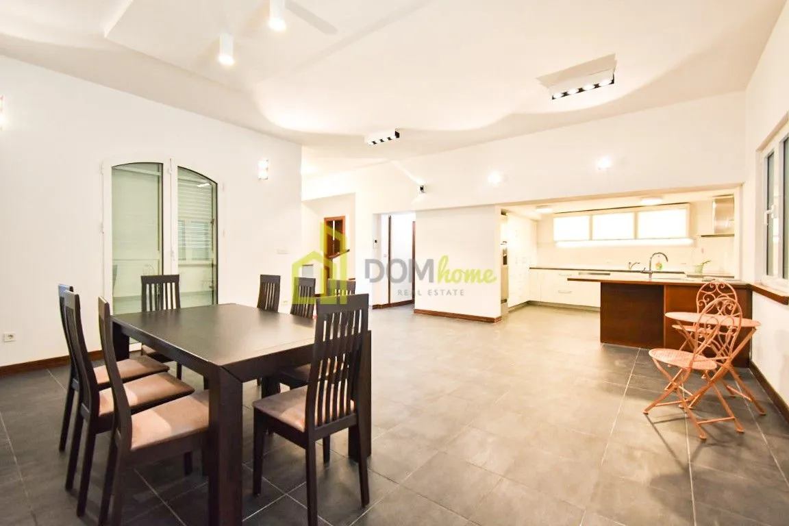 Prodaja, kuća, 230m², Mareza, Podgorica