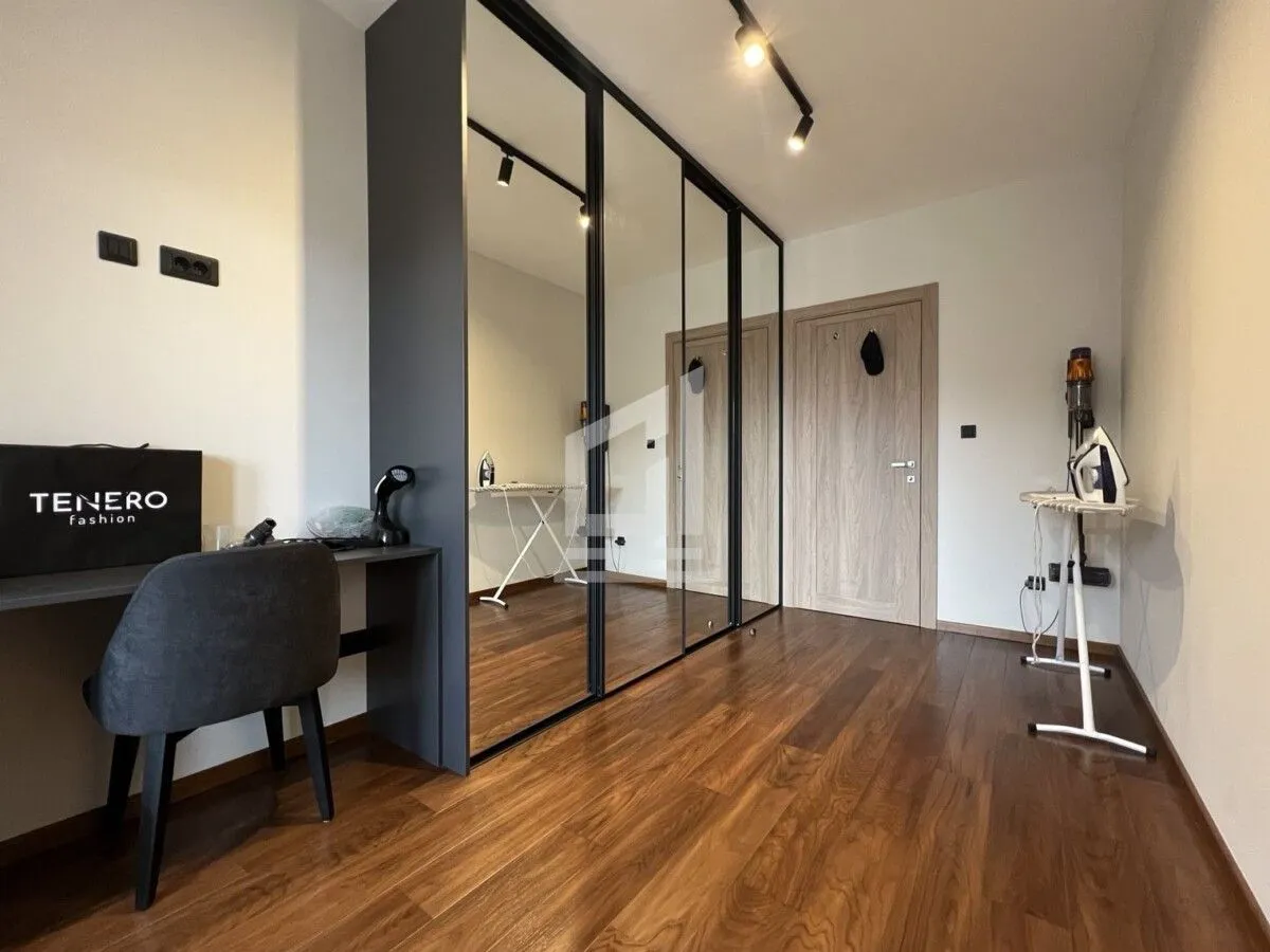Izdavanje, trosoban stan, 96m², Master Kvart, Podgorica