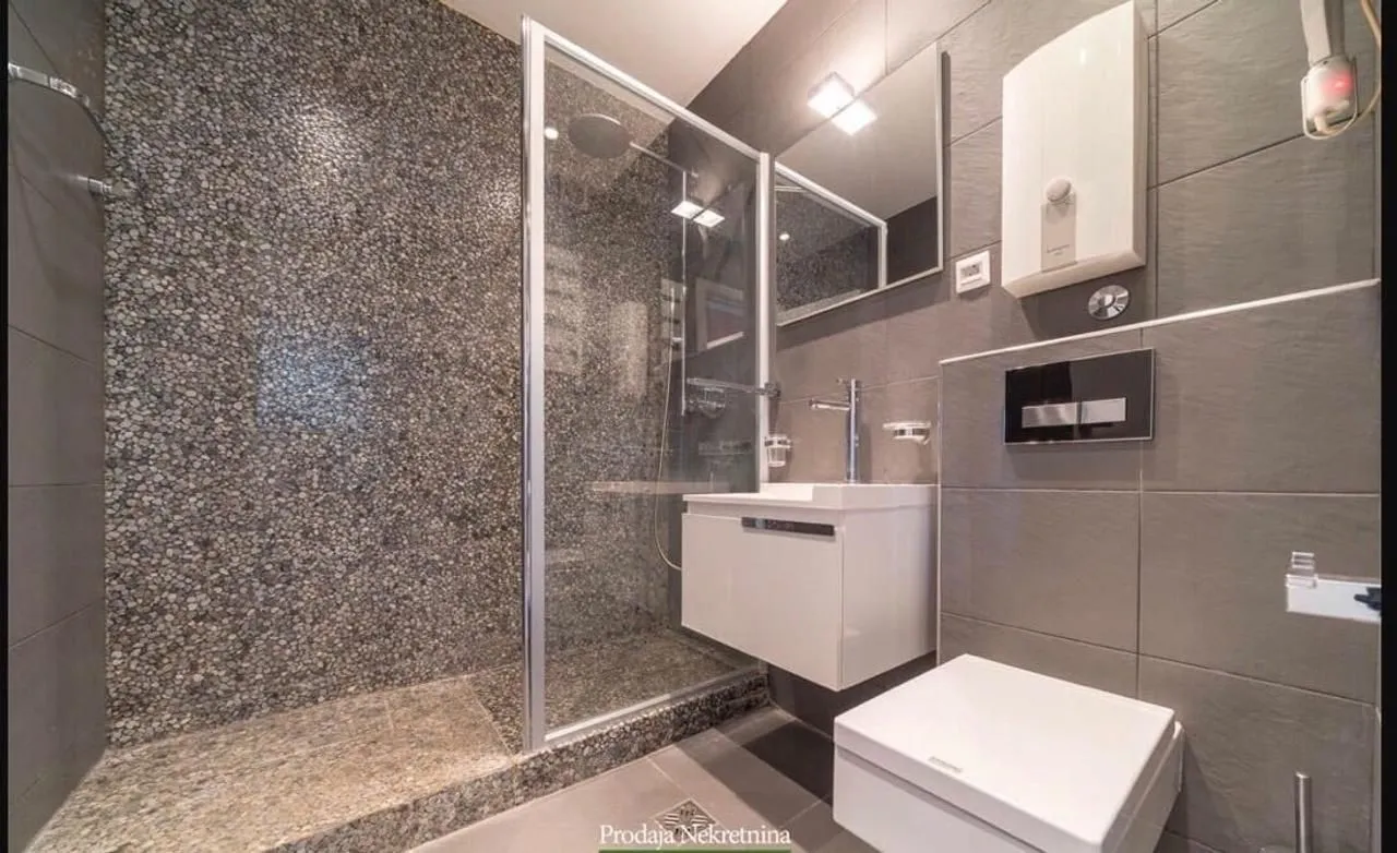 Prodaja, trosoban stan, 140m², Podgorica, Crna Gora