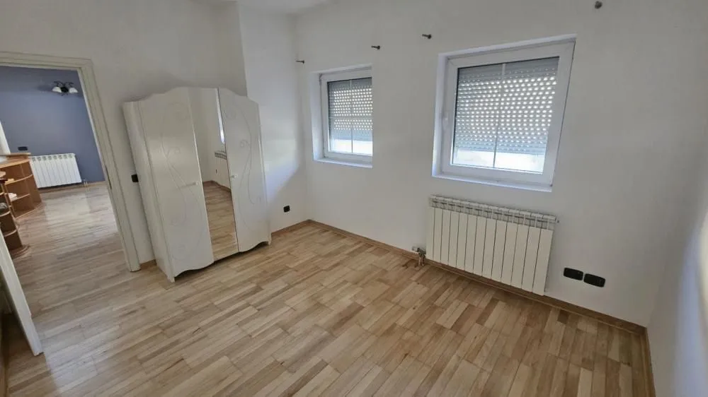 Izdavanje, kuća, 200m², Zemun Novi Grad, Zemun Sve Podlokacije