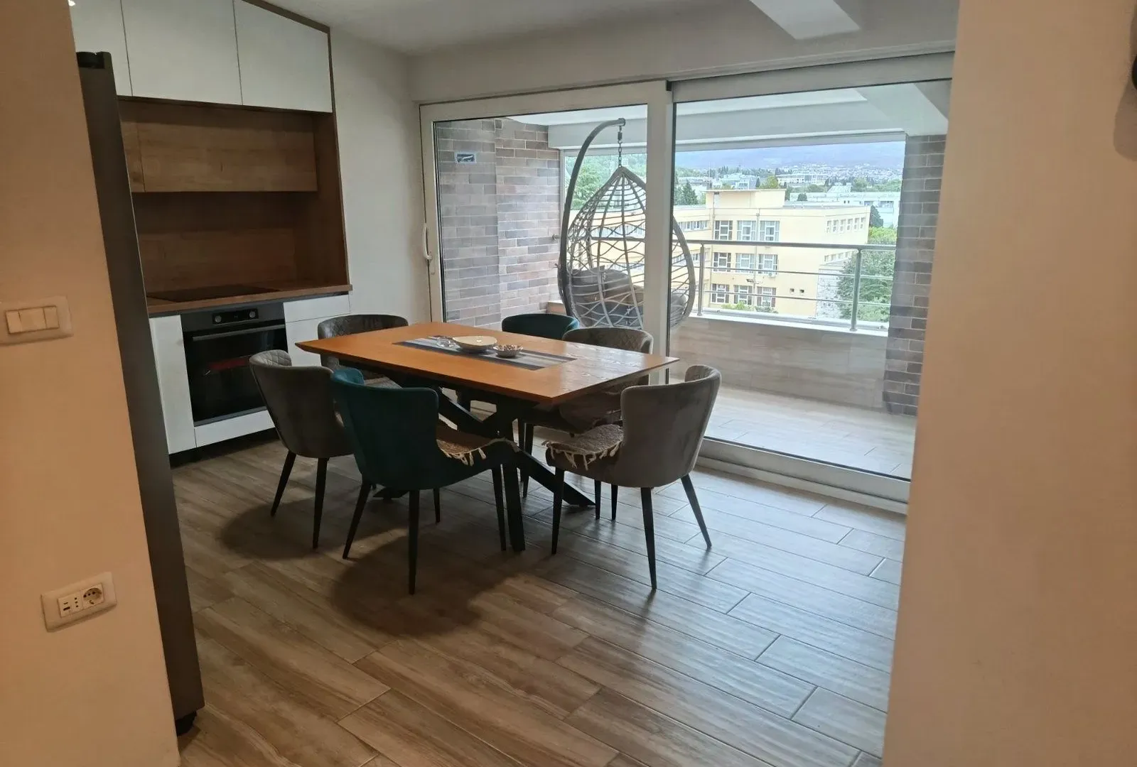 Izdavanje, dvosoban stan, 100m², Preko Morače, Podgorica